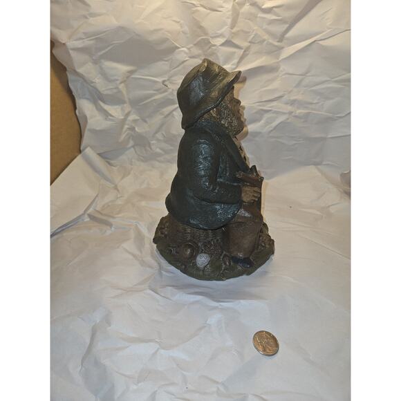 Tom Clark Gnome Lawrence Sitting on Basket - Picture 4 of 6